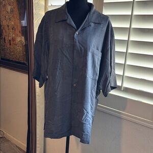 Tommy Bahama Men’s 💯  Silk Charcoal Gray Short Sleeve Shirt
